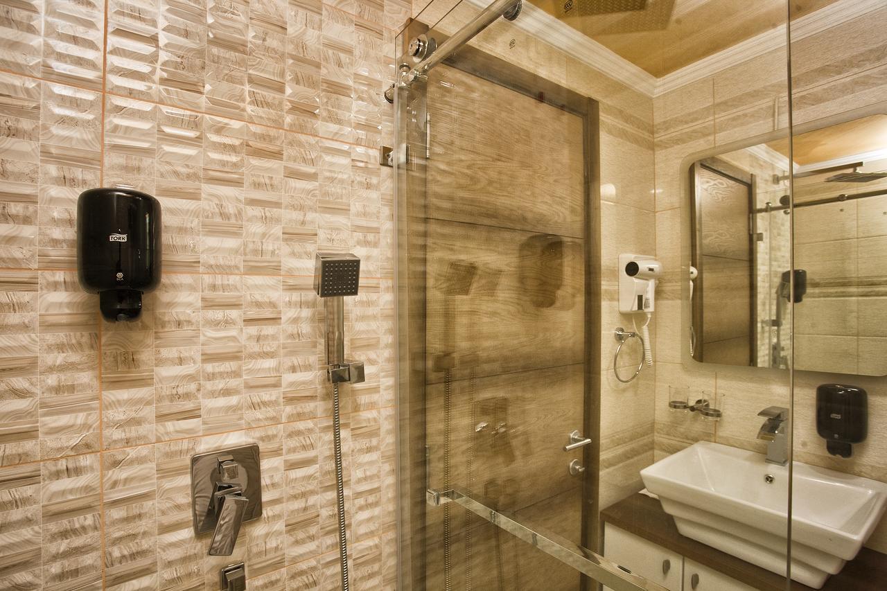 Suite with Balcony,825123854:JPEG